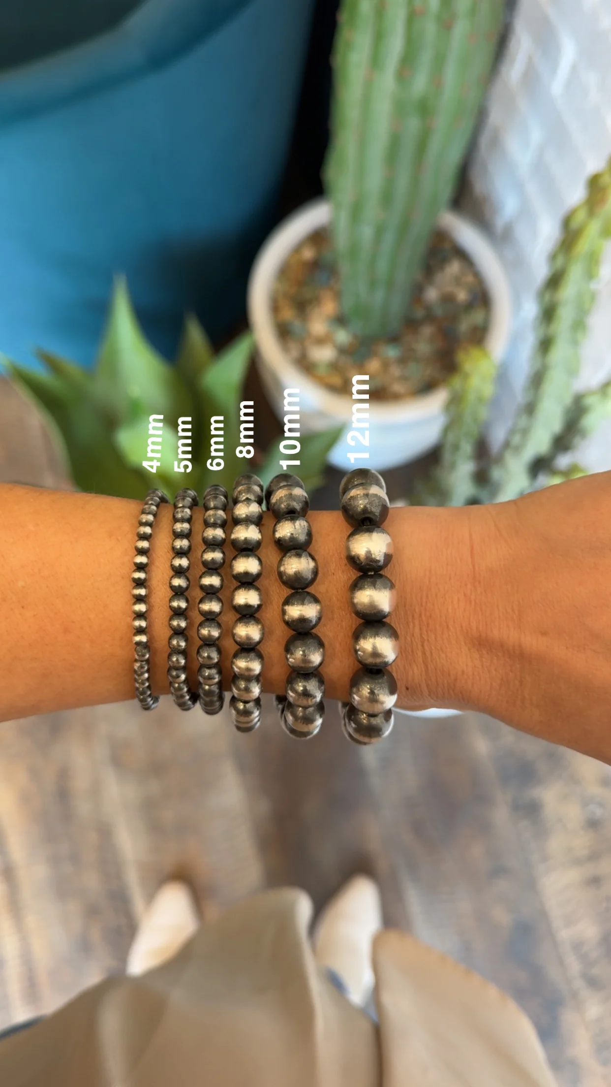 Navajo Pearl Stretch Bracelet - 10mm - Image 3