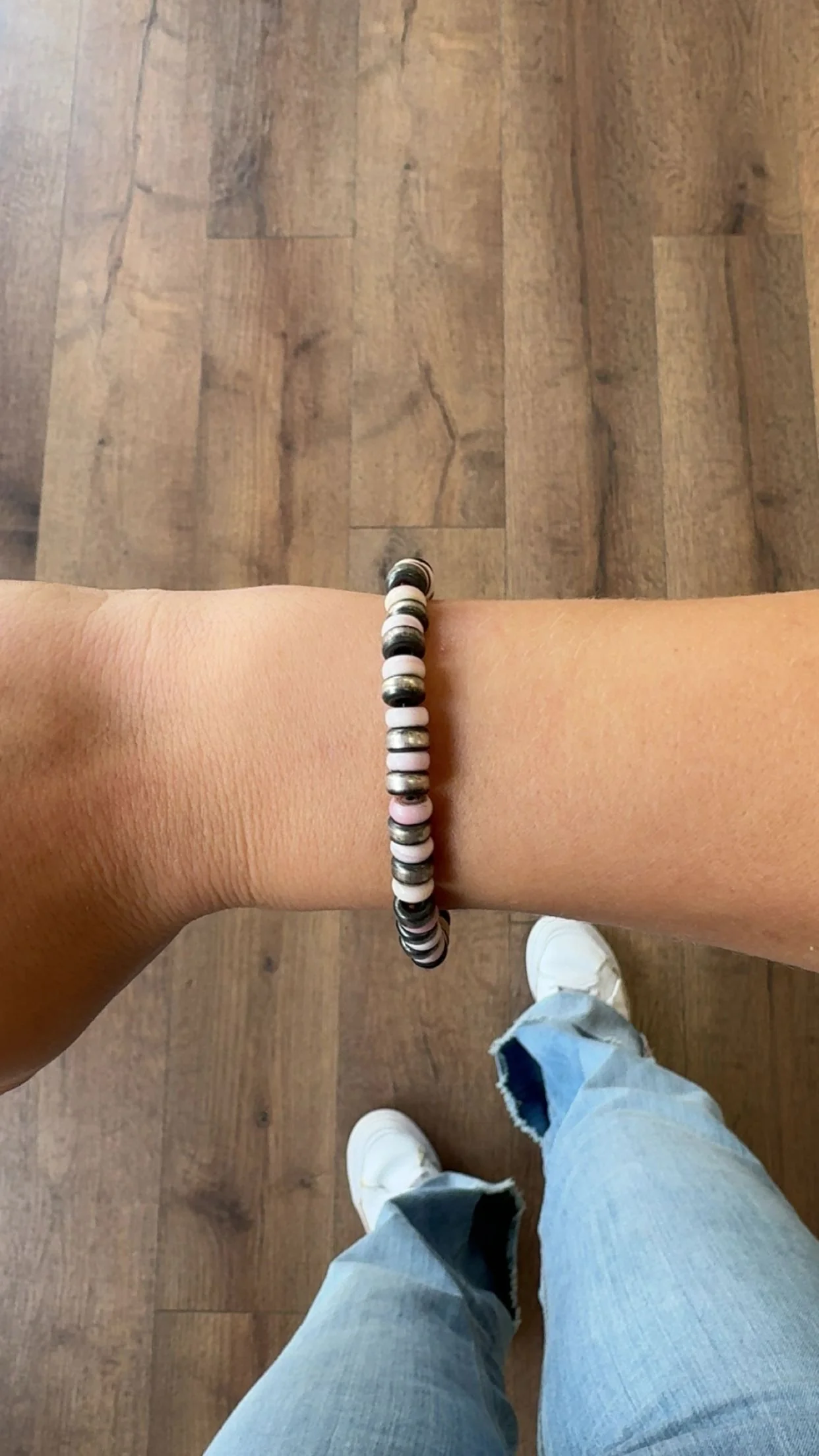 Pink Conch Navajo Pearl Stretch - Image 2