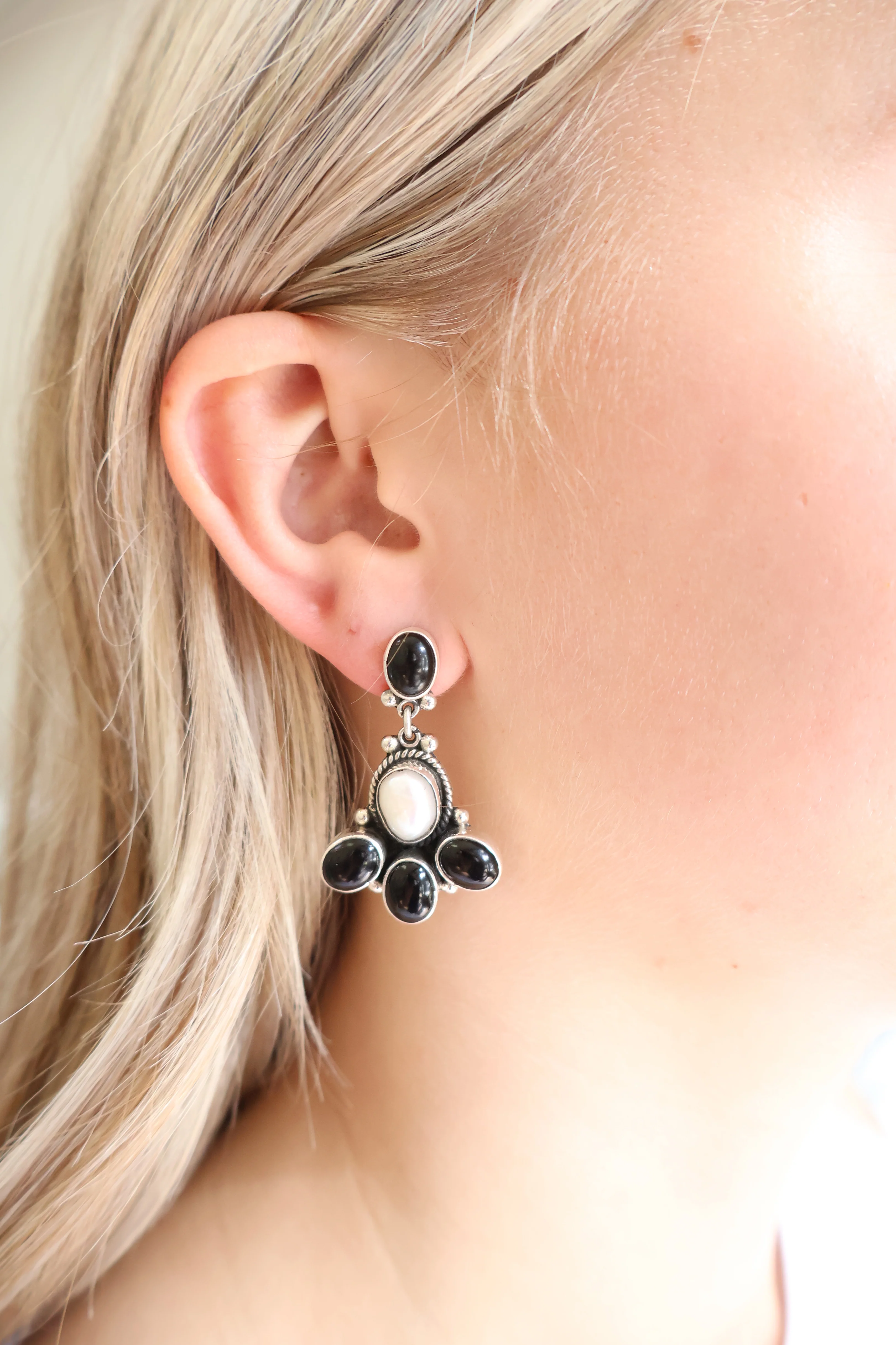 The Alveros- Onyx/Fresh Water Pearls (1 1/2") - Image 2