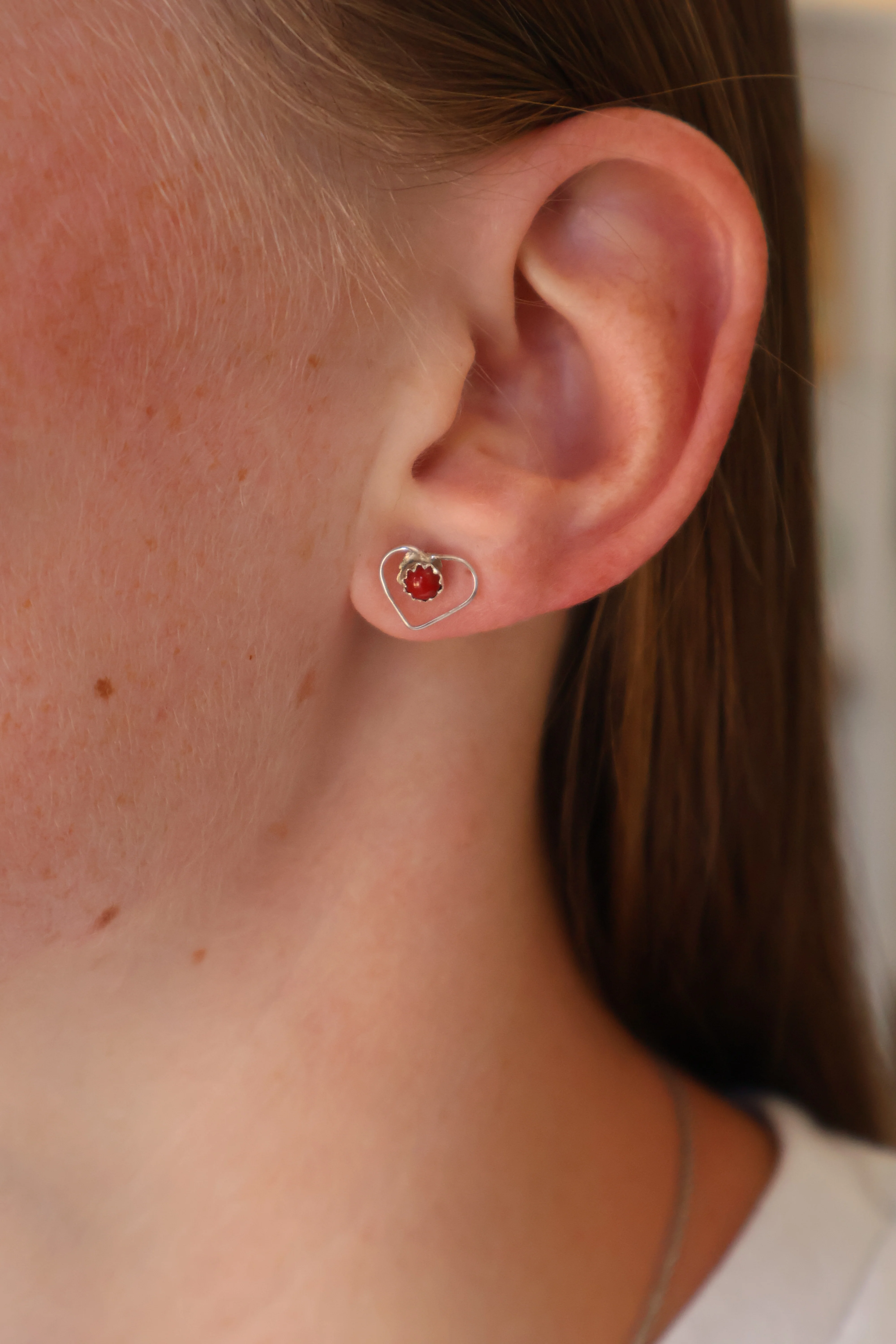 The Simple Wire Heart Studs - Coral - Image 2